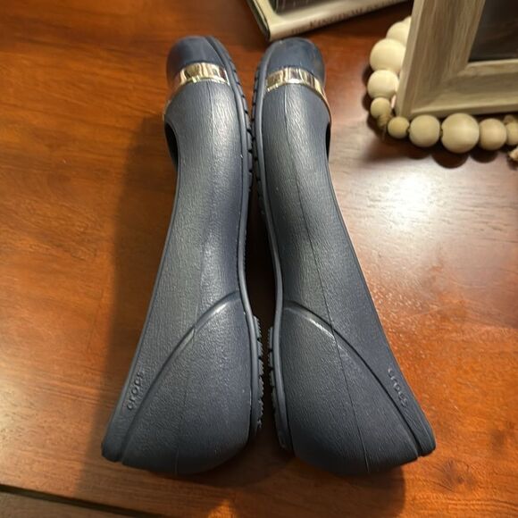 CROCS CAP TOE MIRROR BALLET FLATS SHOE - BLUE/SILVER - WOMENS - 6 - Picture 8 of 10